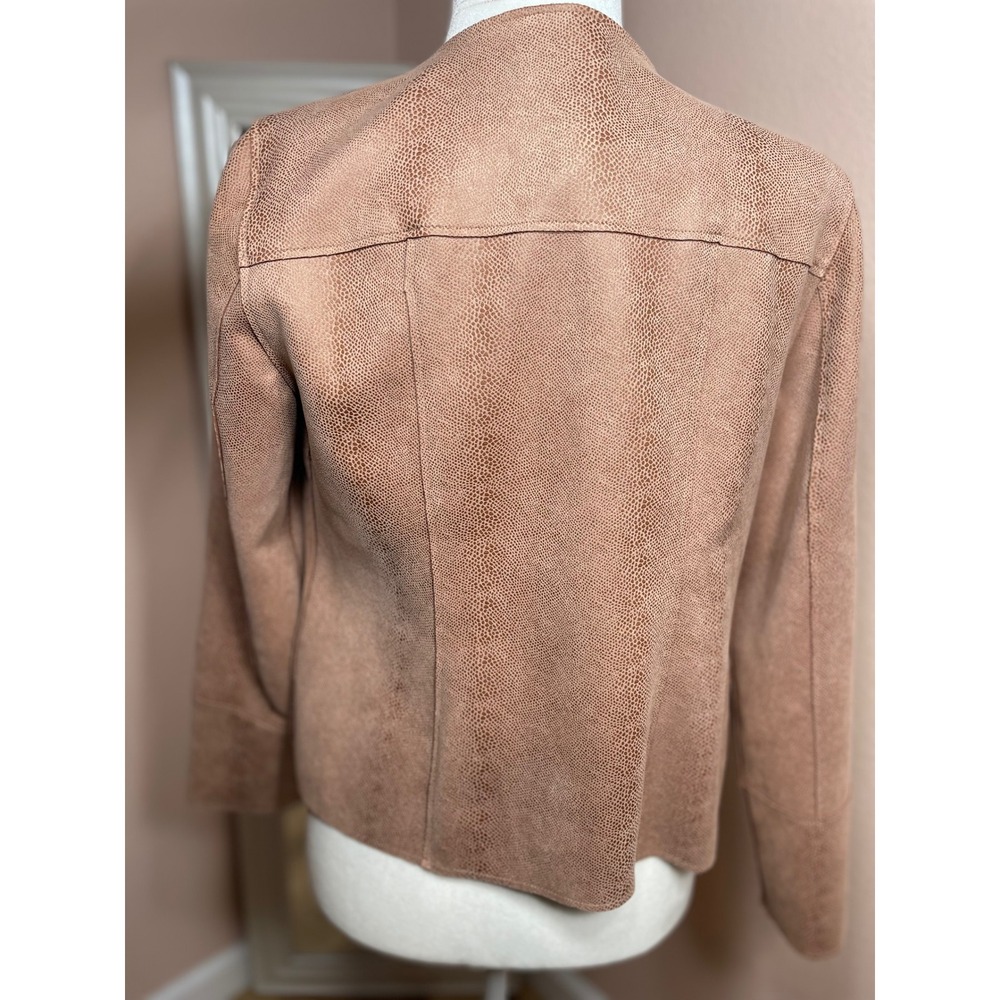 Chicos Faux Suede Snakeskin Embossed Snap Front Jacket Blush Tan Size 0 S 4/6 - Picture 10 of 10